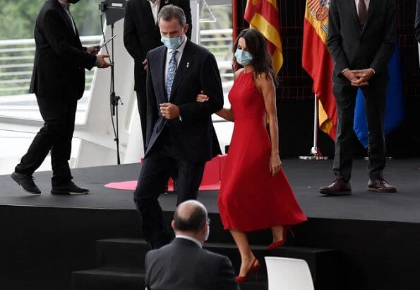 Queen Letizia wore a halter neckline red dress by Carolina Herrera, and nude patent leather slingback pumps, and animal print clutch