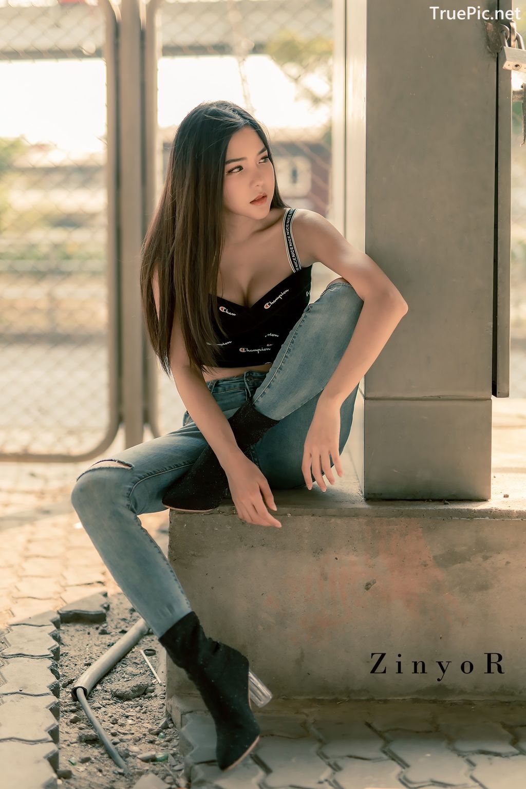 Image-Thailand-Model-Phitchamol-Srijantanet-Black-Crop-Top-and-Jean-TruePic.net- Picture-18