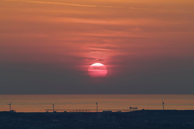 煙る夕陽 / Smoky Sunset