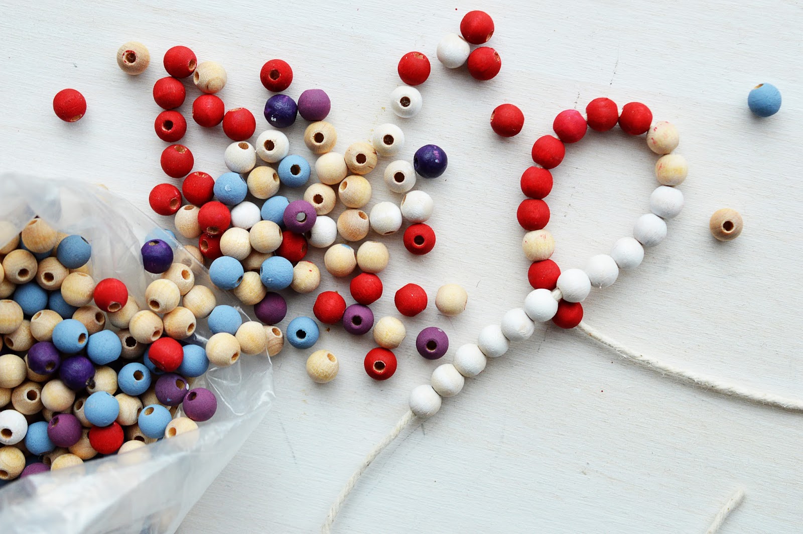 Crafter's KnowHow The Best Way To Paint Wooden Beads Motte