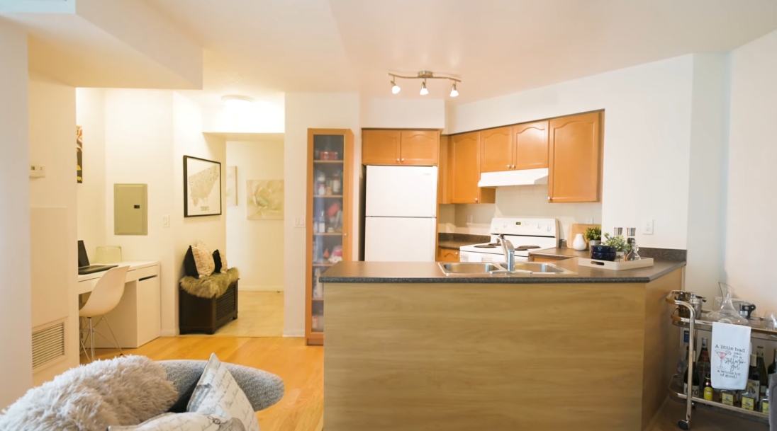 11 Interior Design Photos vs. 219 Fort York Blvd #521, Toronto Condo Tour