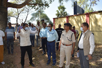 DM In Mohda Block मोहड़ा ब्लॉक में डीएम, District Officer Abhishek Singh inspected the Mohada Block and Zonal Office today, anjnewsmedia online