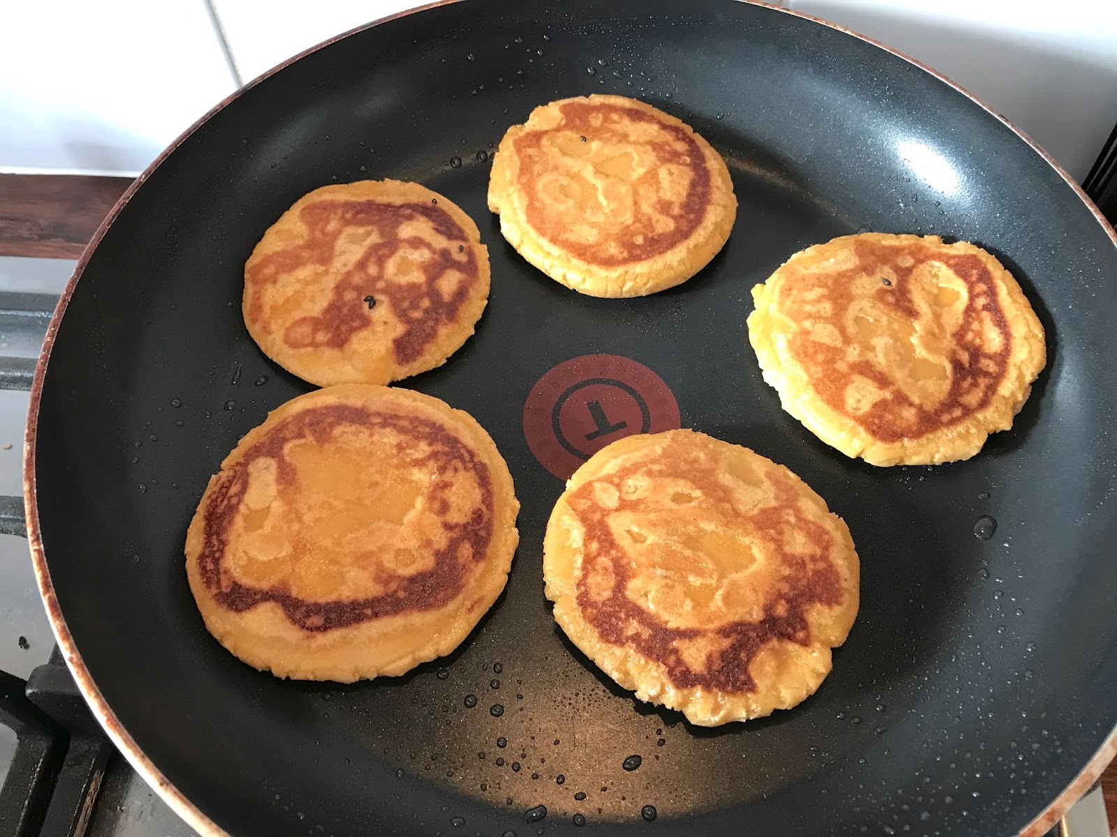 Chinese Glutinous Sweet Potato Pancakes / LUCY LOVES TO EAT