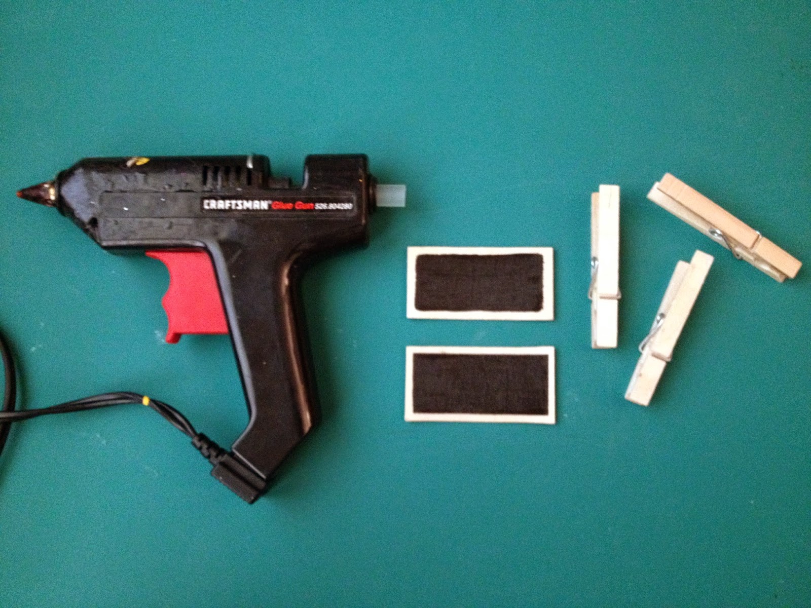 The Lovely Lightbulb DIY Chalkboard Clothes Pin Labels