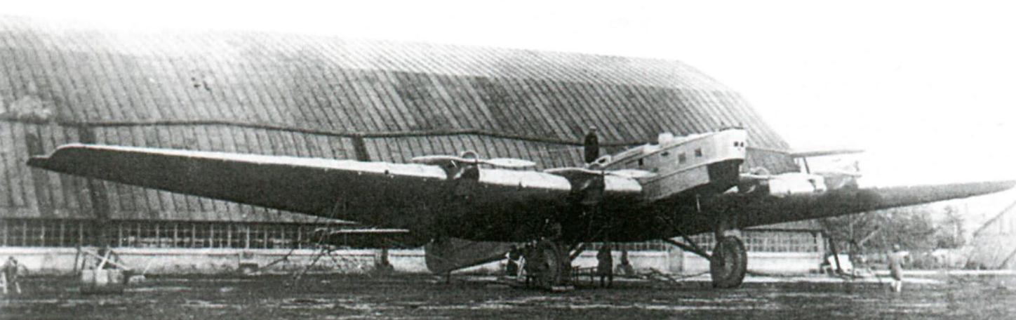 Первый прототип ТБ-3 с моторами Curtiss V-1500 Conqueror и ...