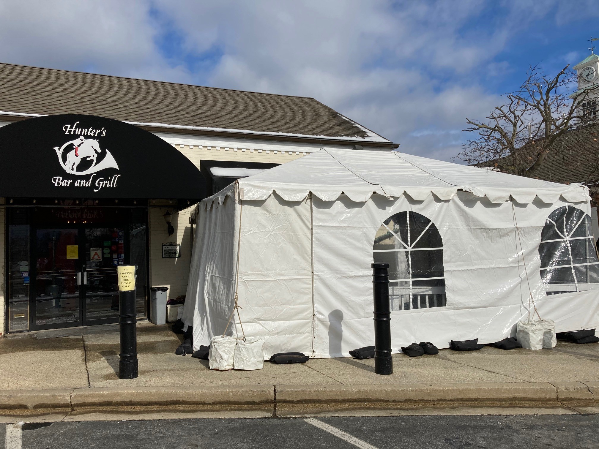 Robert Dyer Bethesda Row Hunter's Bar and Grill adds outdoor dining