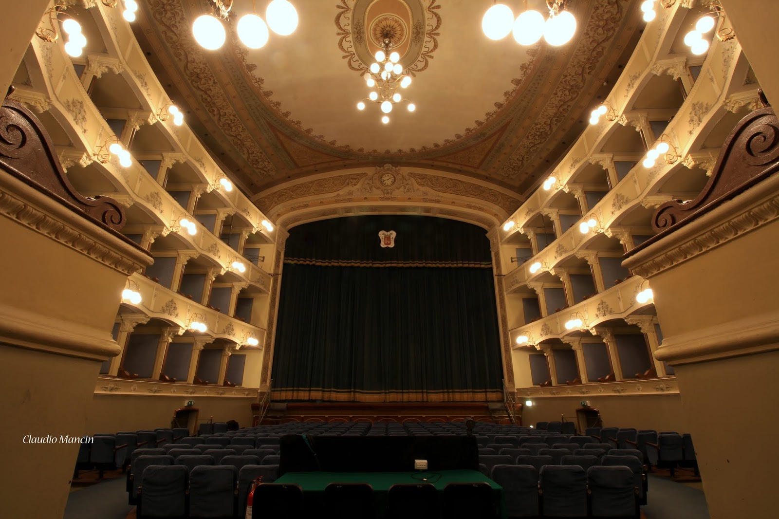 Teatro Cagnoni è un teatro di Vigevano