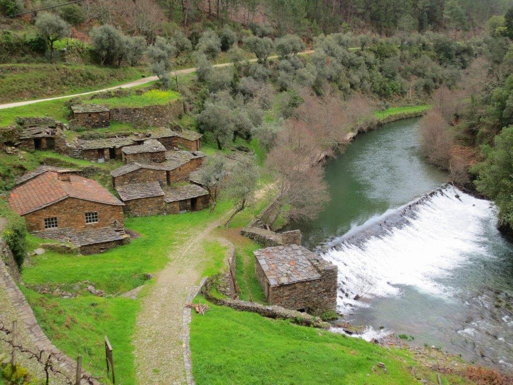 UNIÃO PROGRESSIVA DA FREGUESIA DO COLMEAL COLMEAL A UNIÃO