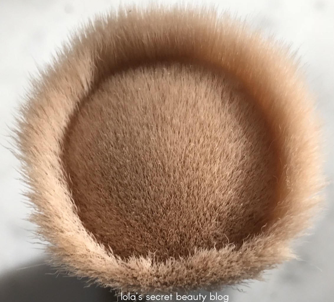 lola's secret beauty blog bareMinerals Beautiful Finish Foundation Brush
