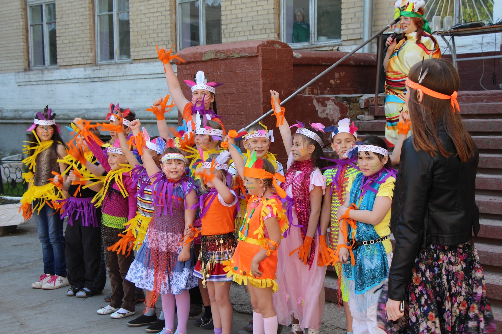 индеец картинка для детей. индеец мультяшный. день индейца в лагере костюм. медаль индеец. день индейца.