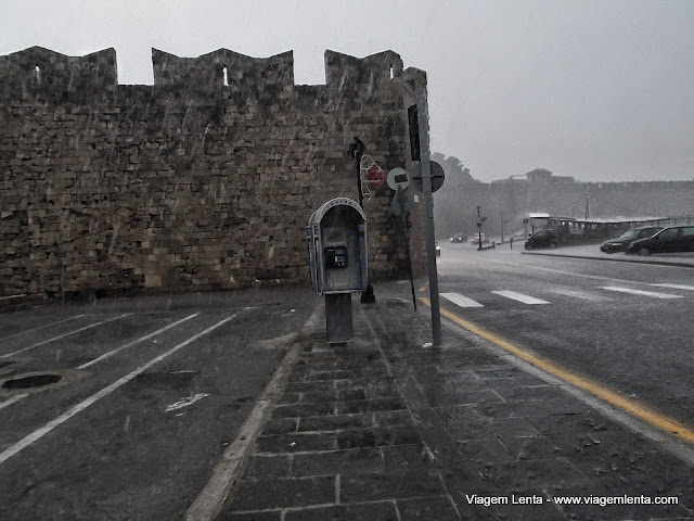 Encurralado na chuva de Rodes