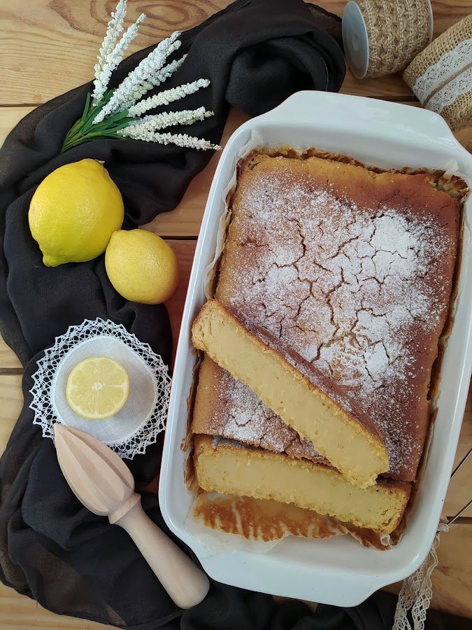 Tarta cremosa de limón. Cake jugoso, bizcocho, postre, pudin flan, lemon pie. Recetas fáciles, sencillas, de fiesta, con horno Cuca