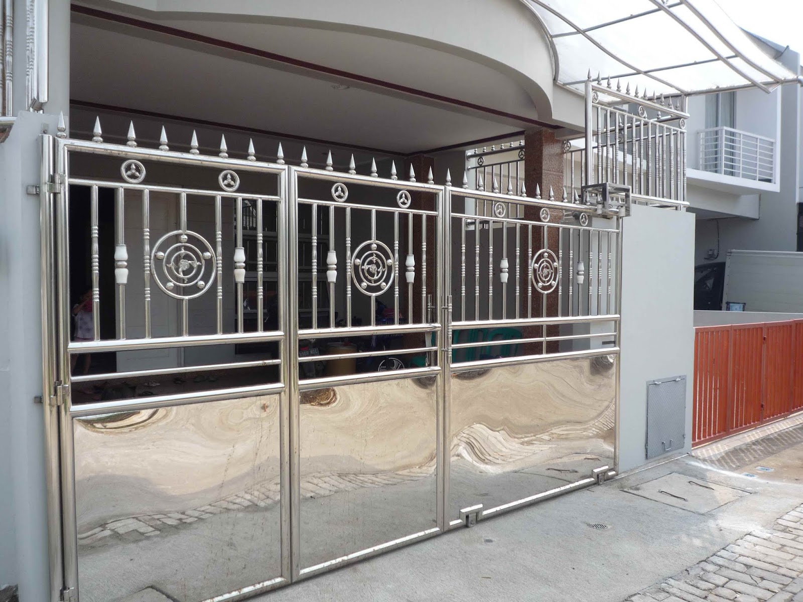 pagar stainless steel