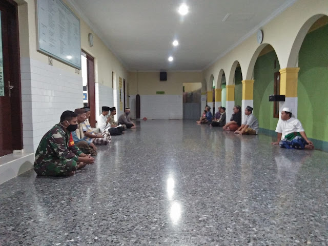 Babinsa Bersama Bhabinkamtibmas Tegalrejo Silaturahmi Bersama Pengurus Masjid Batur