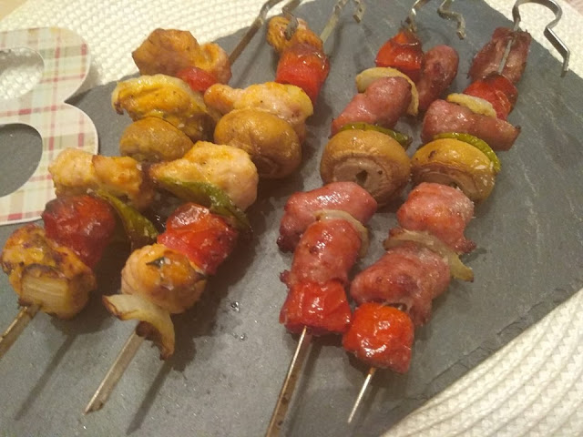 Brochetas de pollo y salchichas - Aigostar Master