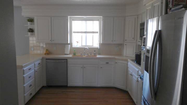 daly designs: Before and After Kitchen= White Cabinet Love