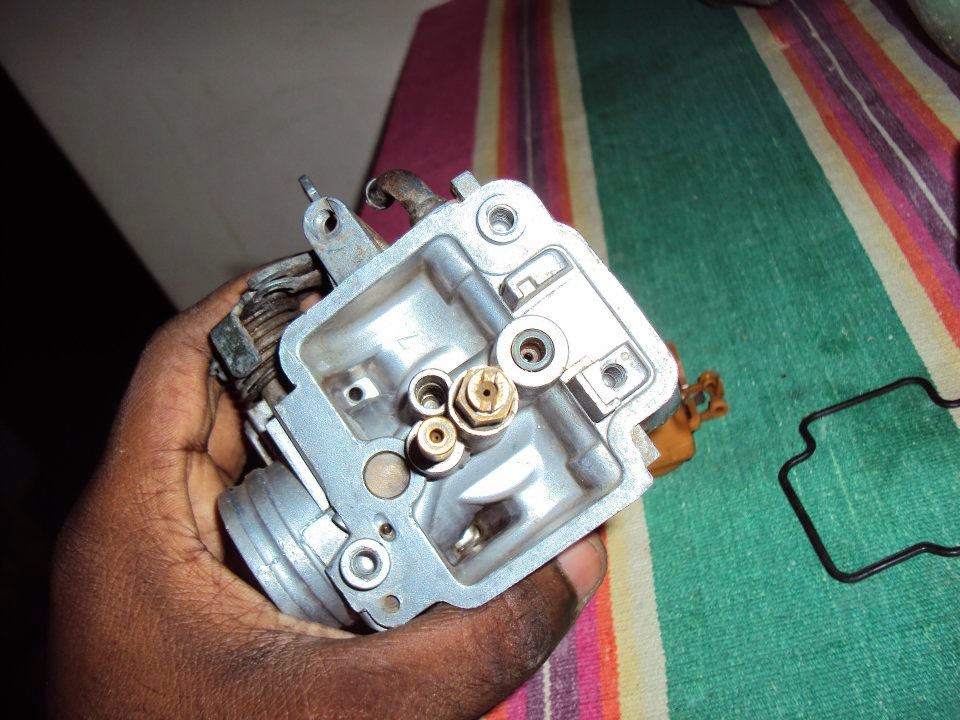 Twisted Throttle Bikes Mikuni BS26 Carburetor Disassembled