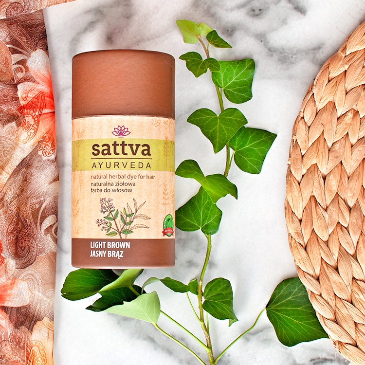 Sattva Ayurveda Light Brown i farbowanie dwuetapowe "Hedonizm i