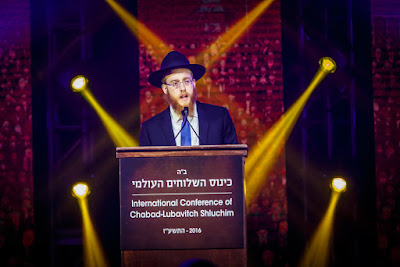 Rabino Mendel Alperowitz, en la foto que habla en la Conferencia Internacional de Jabad Lubavitch Emisarios en Nueva York 27 de noviembre, será el primer rabino a tiempo completo de la comunidad judía de Dakota del Sur en décadas. 