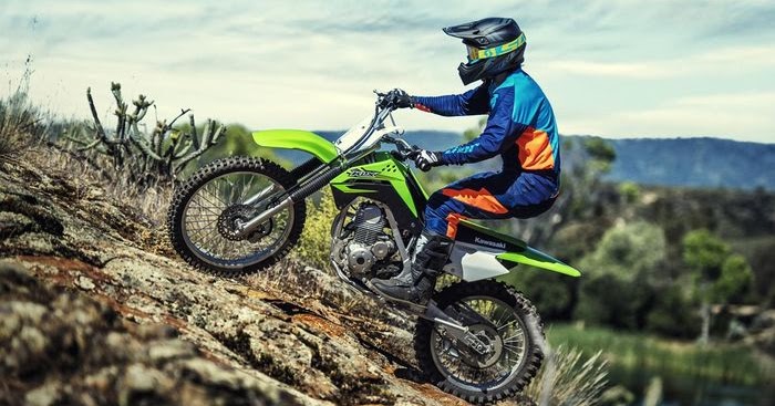 Cara Pakai Motor Kopling Saat Berada di Tanjakan dan Turunan - BookJems