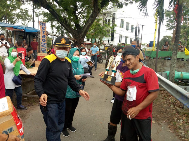 2 Ton Sampah Terkumpul di Lomba Mancing Sampah Alur Sungai Sei Putih Kelurahan Babura