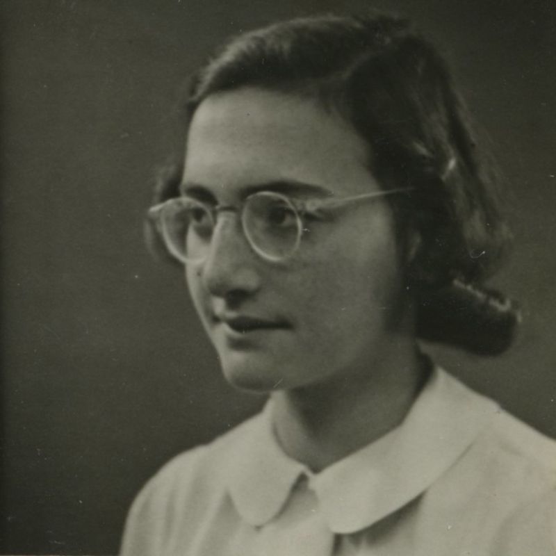 Lovely Photos of Margot Frank in the 1930s and Early ’40s Vintage Everyday Lovely Photos of Margot Frank in the 1930s and Early ’40s Vintage Everyday