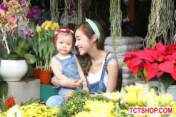 Cadie thích thú cùng Elly Trần dạo phố đầu xuân Cadie thích thú cùng Elly Trần dạo phố đầu xuân