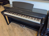 Yamaha CLP-745 digital piano