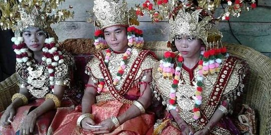 Pria Ini Nikahi 2 Wanita Sekaligus, Bahkan Malam Pertamanya Pun Bersamaan..
