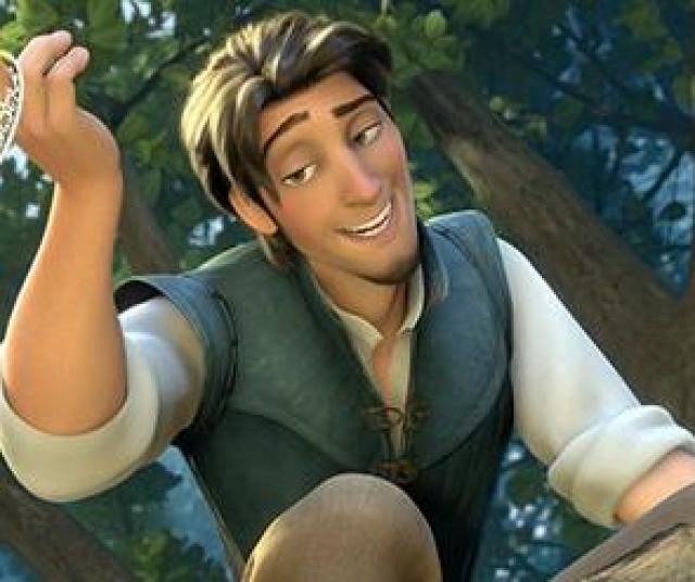 Mientras Flynn (que ahora es llamado por Rapunzel, por su nombre real) reco...