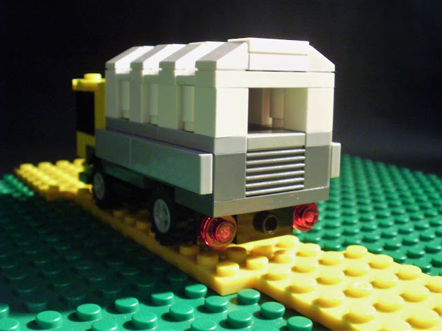 MOC LEGO camião amarelo (versão todo-o-terreno)