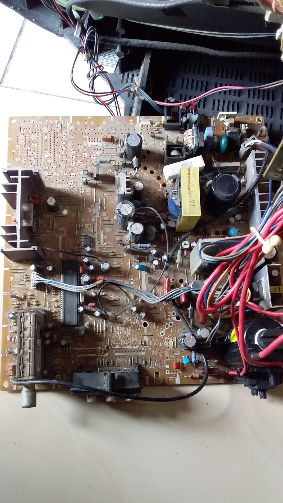 Firly Elektro TV LG Super Slim 21SB6RD Protek ,tegangan B+ jadi drop