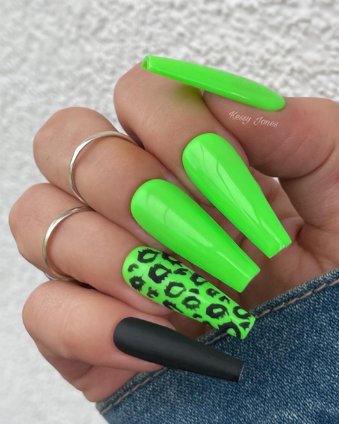 20 SuperBright Neon Green Nail Designs Perfect For Summer / MÉLÒDÝ JACÒB
