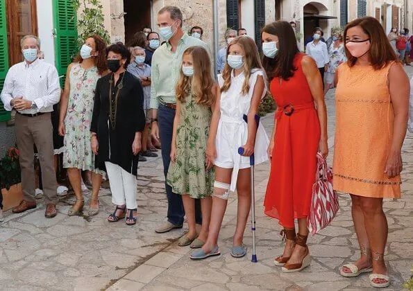 Queen Letizia wore a new textured midi dress from Adolfo Dominguez and leather wedges by Uterque. Princess Leonor and Infanta Sofia