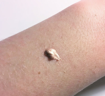 e.l.f. Beautifully Bare Liquid Highlighter Illuminating dispensed e.l.f. Beautifully Bare Liquid Highlighter Illuminating dispensed