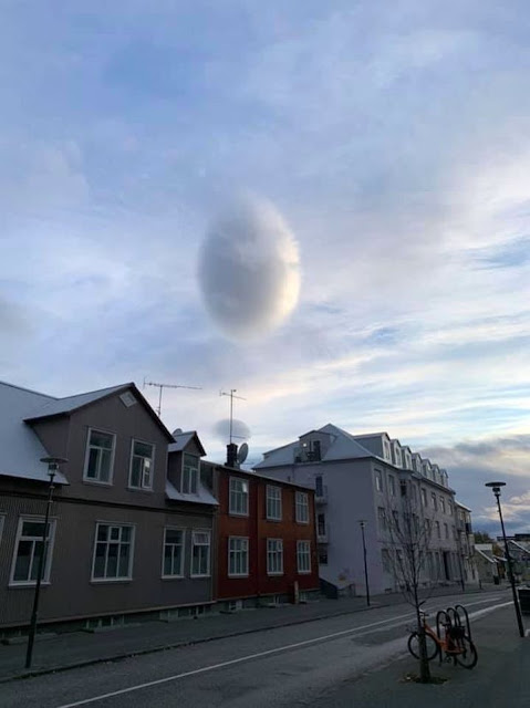 UFO hình quả trứng lơ lửng trên thị trấn ở Iceland, rất có thể là một vụ bắt cóc con người nữa