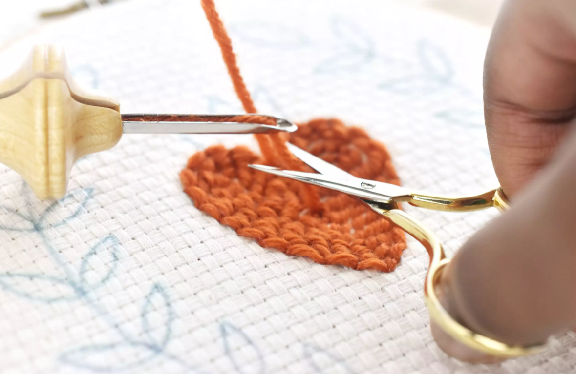 Cách kết thúc 1 đoạn thêu nổi