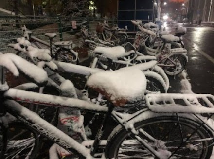 Πρώιμη χιονόπτωση στο Πεκίνο (photos-video) 