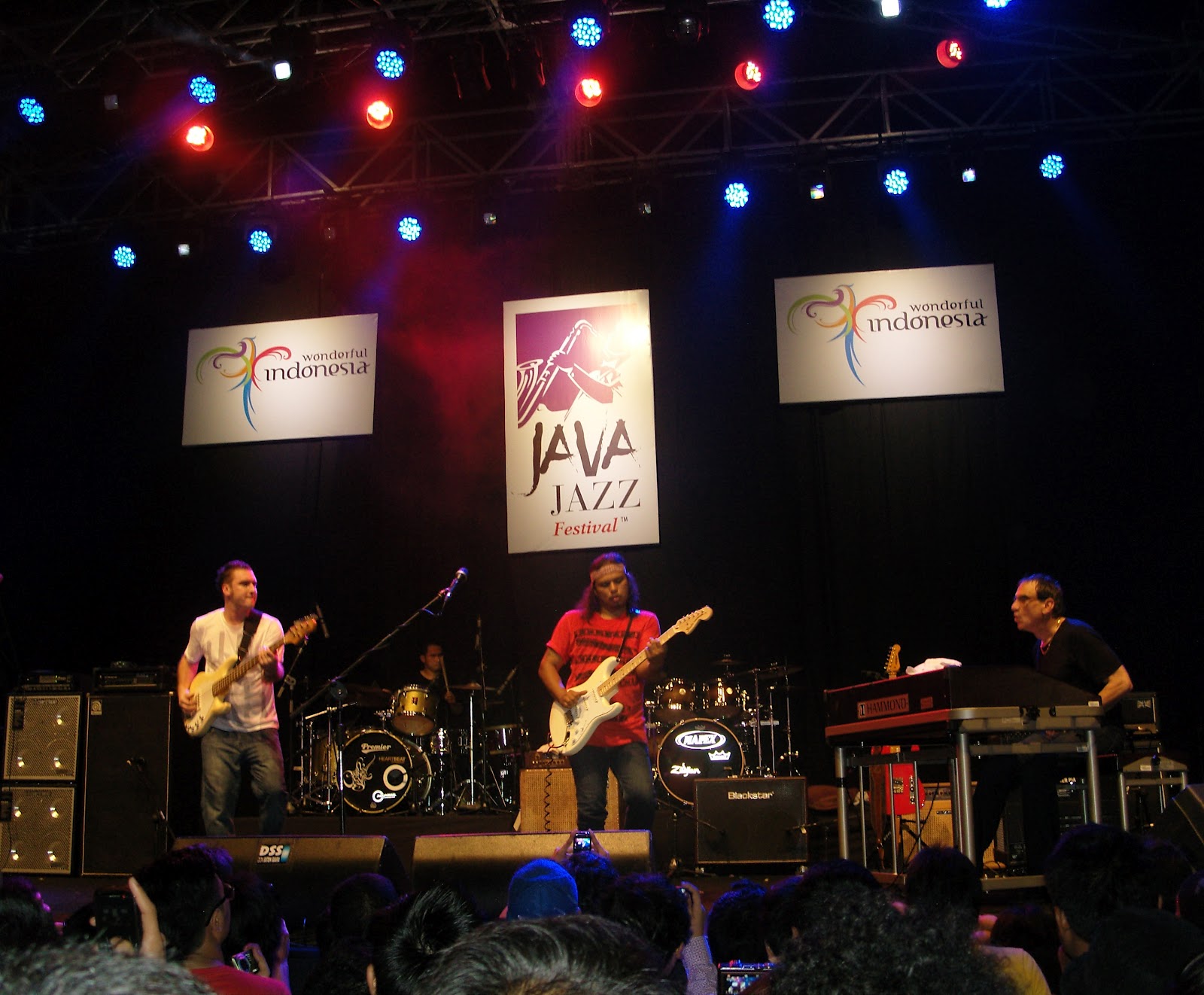 Harunmusa88: Gugun Blues Shelter feat Tony Monaco at Java Jazz festival