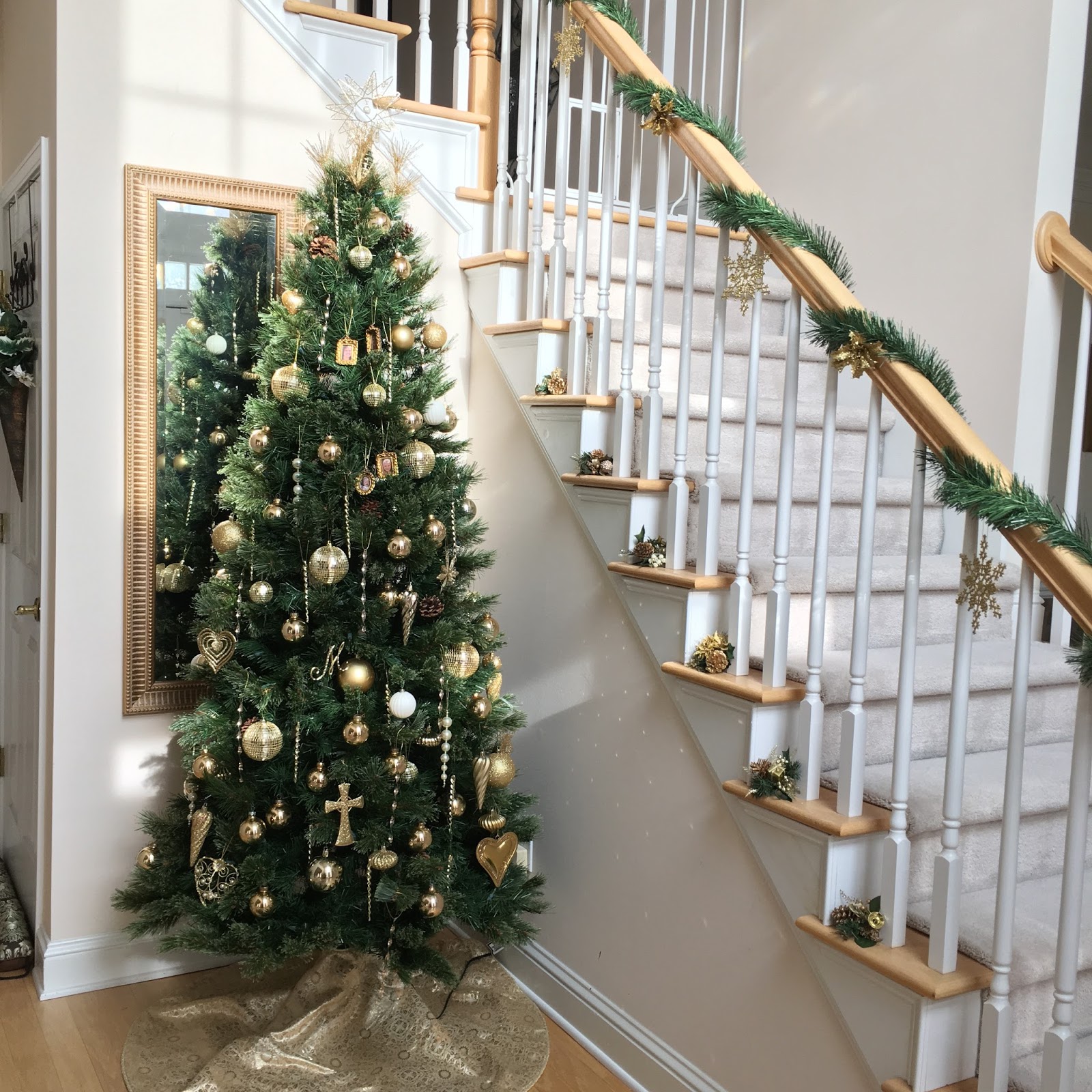 Tips, Treats & Treasures Christmas 2016 Decor ~ Our Christmas Tree