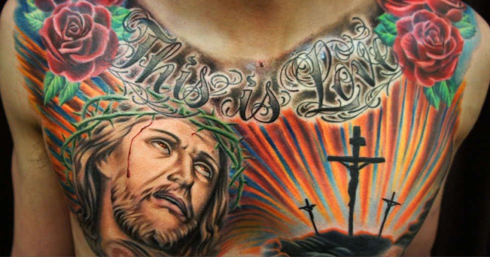 Tatuaje de Jesús a color en el pecho | Fotos de Tatuajes