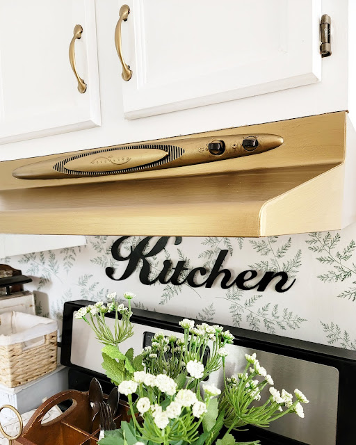 The Quaint Sanctuary { DIY Vintage Kitchen Hood }