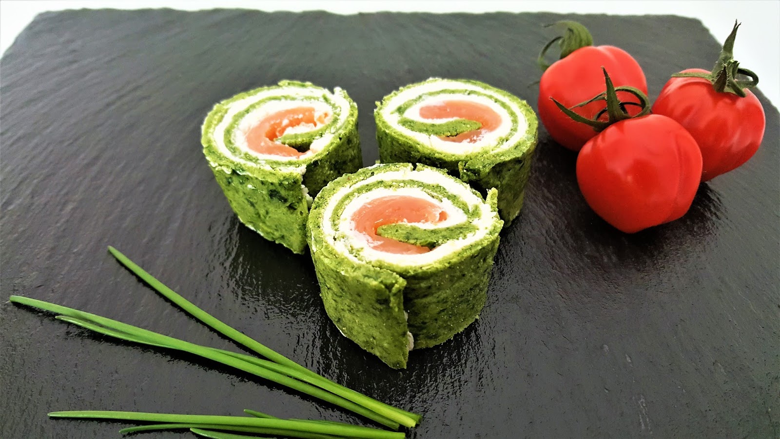 Spinatröllchen mit Frischkäse und Lachs