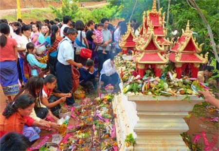ເຂົ້າພັນສາ Khao Phaxa Festival