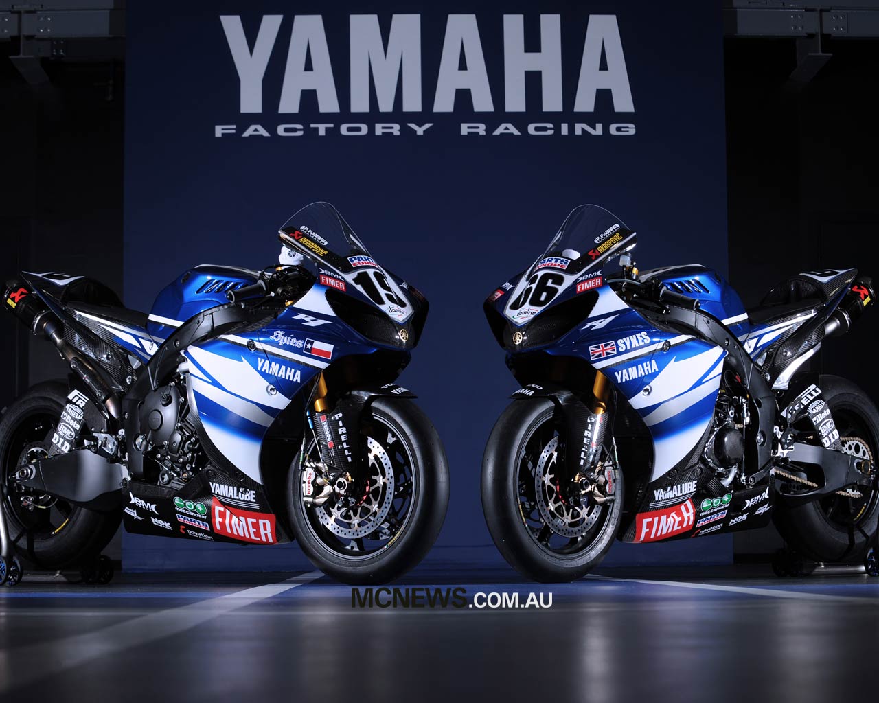 bikes wallpapers: Yamaha R1 SuperBike Wallpapers