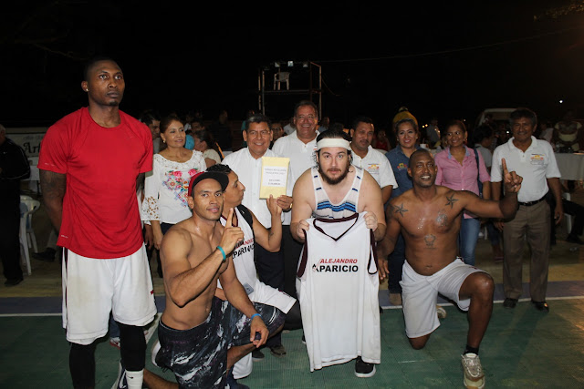 Disfrutan pinotepenses de Torneo Revolución de Basquetbol Profesional