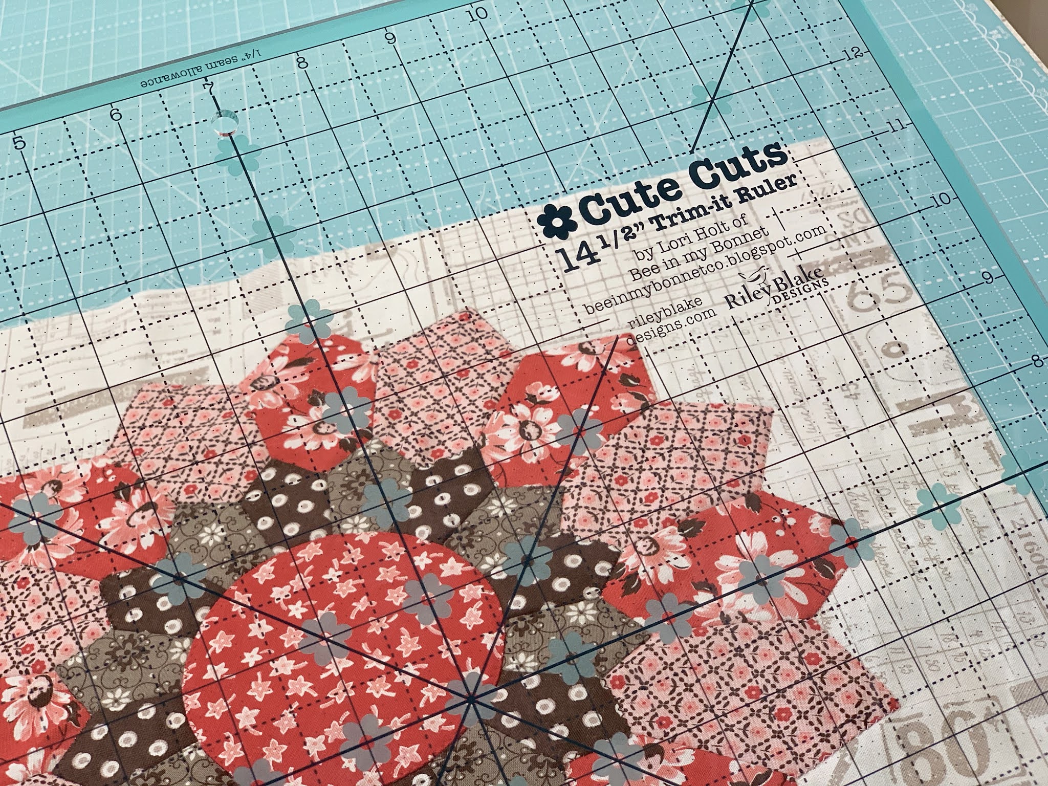 Bee In My Flea Market Flowers sew Along Week Nine Quilt