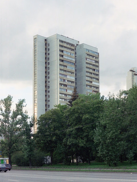 улица Обручева, жилой дом (построен в 1976 году)