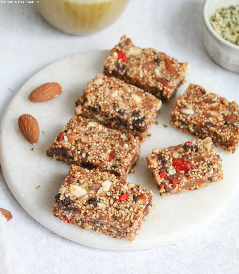 Energieriegel mit Quinoa, Datteln und Mandeln