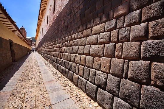 Enterrarán estructuras incas descubiertas en el centro del Cusco